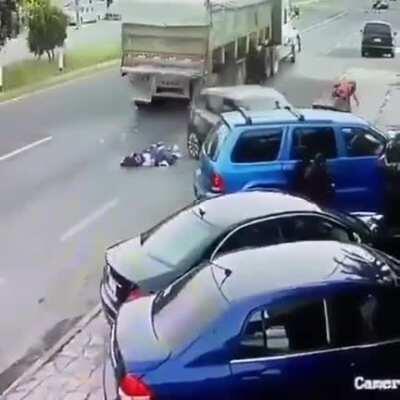 IdiotsInCars - Video #5897