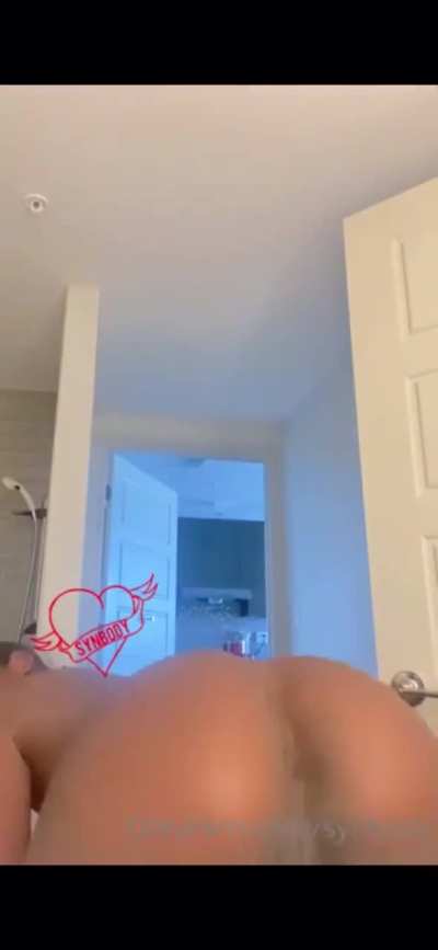 S Y N bodies striptease 