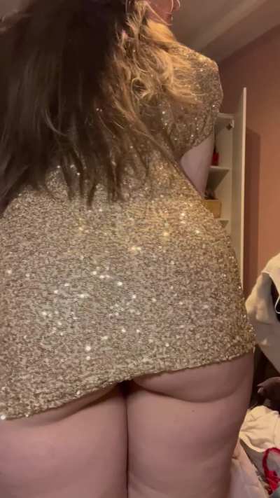 This booty’s bored… wanna entertain it?😉😋