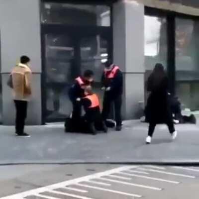 Police slams a 16 year old boy on the ground for not wearing a mask in Belgium.