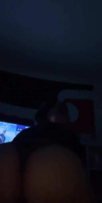 idk her new @ she keeps changing it, all i kno is her name is Haylle & has a bf lmao