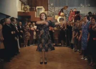 Потанцуем, сучки?