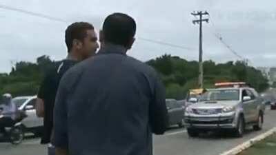 Super-homem finalmente revela a sua identidade: “Eu segurei o poste com a mão”