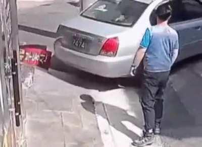 HMC while I try to help this person stop their car from rolling over 🤷‍♂️
