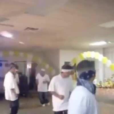 Cuando yo y los compas llegamos a la quinceñera sin ser invitados