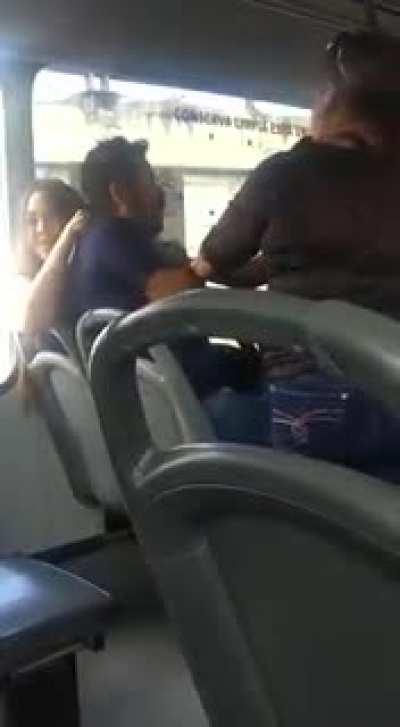 La verdad me quedé interesado en que acaba la novela...