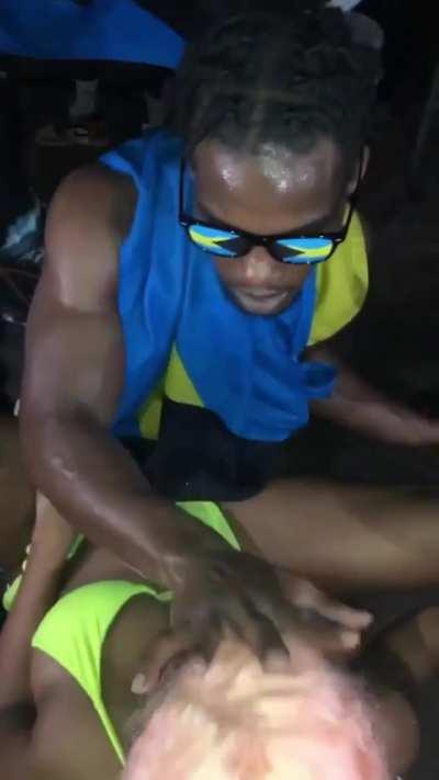 Haitian Gyal Skinout 🔥