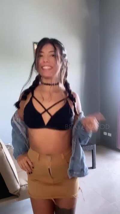 Do you like my cute Oufit? You just pull up my skirt and put your dick on me | Brayanarod
