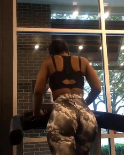 Shes needs to make more fitness vids