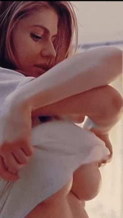 Every morning you wake up to mommy Alexandra straddling you, ready to put your morning wood to use.- Alexandra Daddario