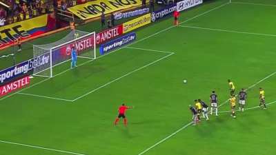 De pênalti, Janner Corozo abriu o placar na vitória do Barcelona sobre o Corinthians.