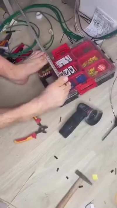 Man with no arms is a skilled electrician using his feet