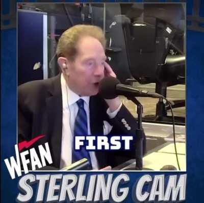 [Highlight] Yankees’ radio announcer John Sterling takes a “glancing blow” from a foul ball