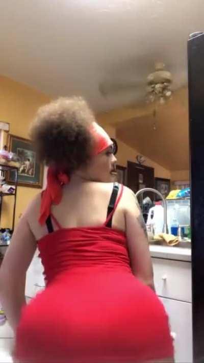 Who wanna see me do this without my dress on🤭