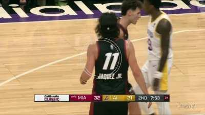 [Highlight] Jaime Jaquez Jr. catches the first body of the 2023 Summer League (with replays)