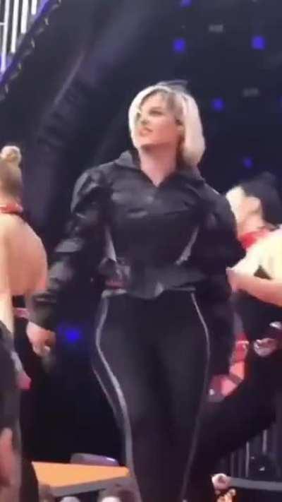 I wanna worship this ass