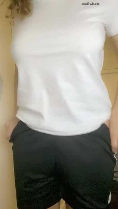 Do you like what's under my shirt? 😘 (her free album in the comments)