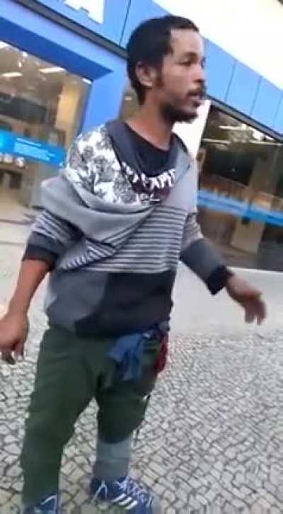 Policial sub comandante do 3° Batalhão kakakaakkaka the books on the peidou 🤣