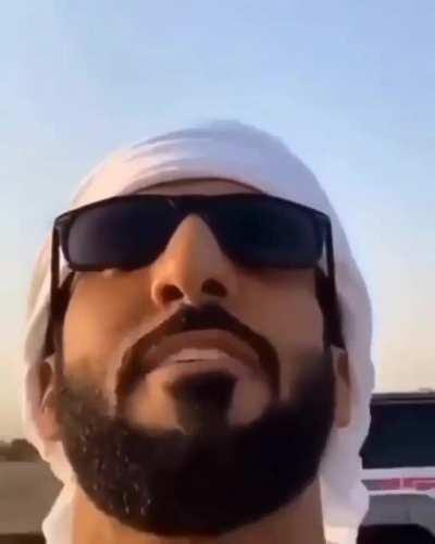 I wish I could be like him and be up close with the great csmal 😍😍😍😍😍😍😍🐪