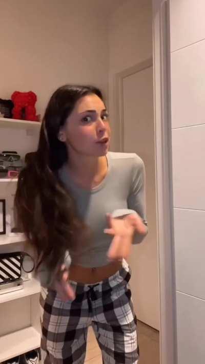 Need her name for my friend.. Please help its urgent ❤️