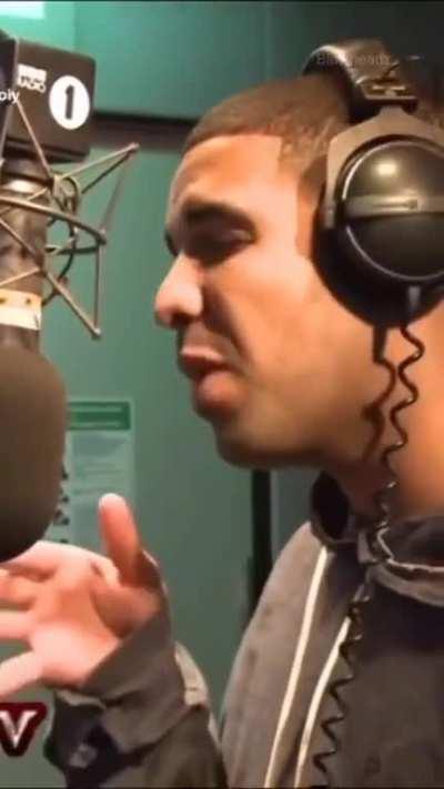 Drake the type of mischievous fella to freestyle like this