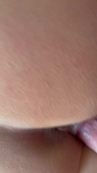 Her tanned lips up close 🤤