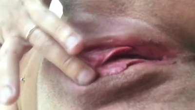 So horny it took only 30sec to cum.