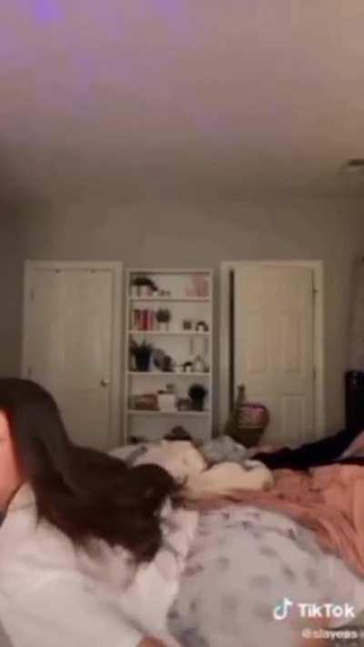 Ass shaking loop with sound. She's so fucking hot, I literally just made this to cum.