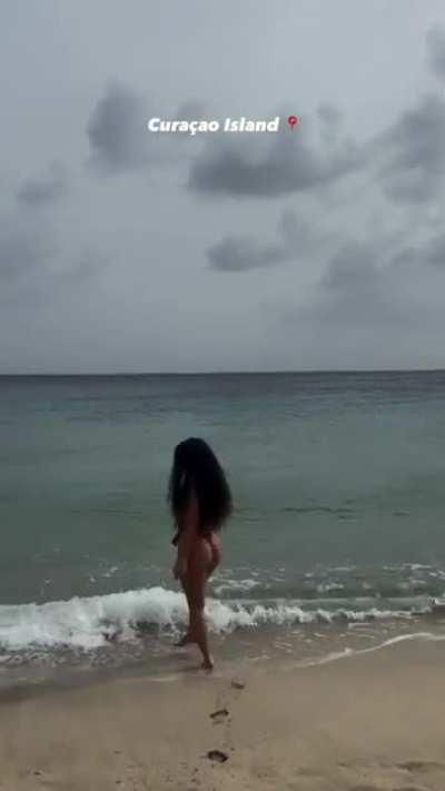 She beautiful an fine 🤤🤤