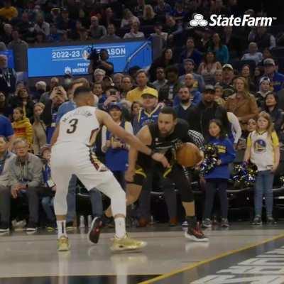 [Highlight] Steph Curry clearly gets whacked in the head by CJ while ref is watching but whistle is not blown!