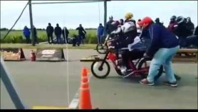 Bolud0s en moto volumen 6 - muy picante para este mundo!