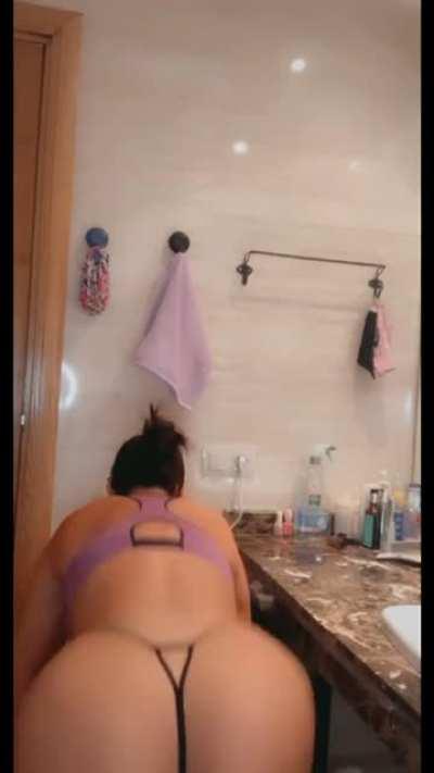 40yo and married … But always available 😈