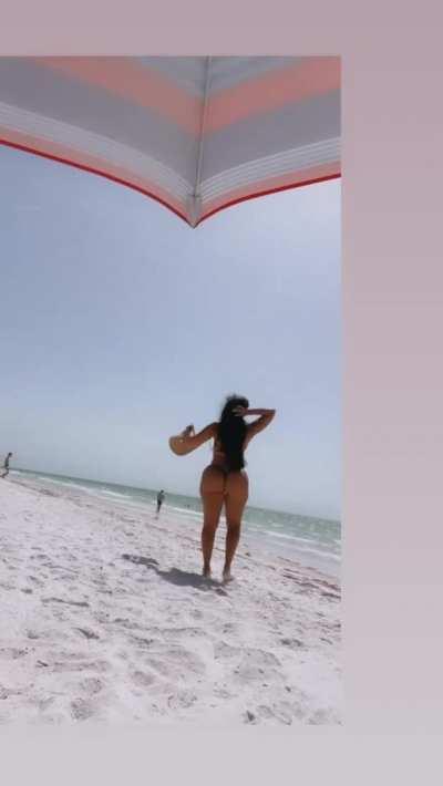 Ass so hypnotizing to watch