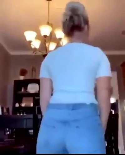 what the he doin? 😥🥵