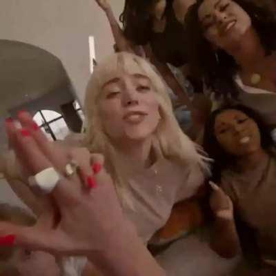 Sexy Billie eilish with her girls 🥵