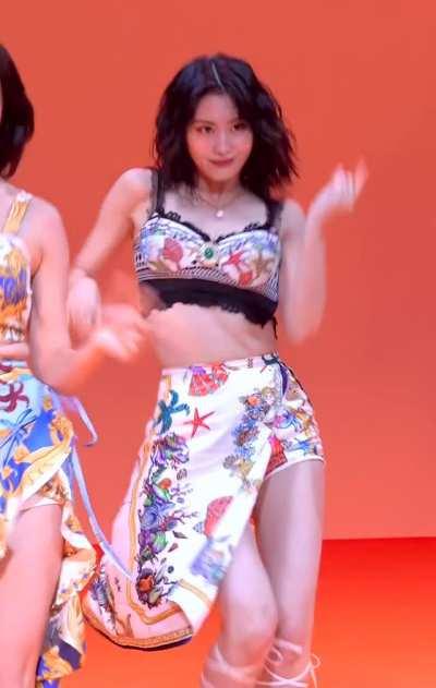 I can't stop thinking about kpop goddess Momo from TWICE... I have to call out of work just to worship every inch of her!