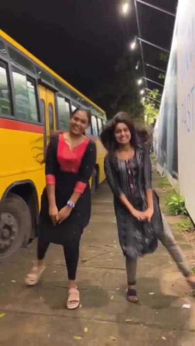 Rebecca💙 or Haritha💛