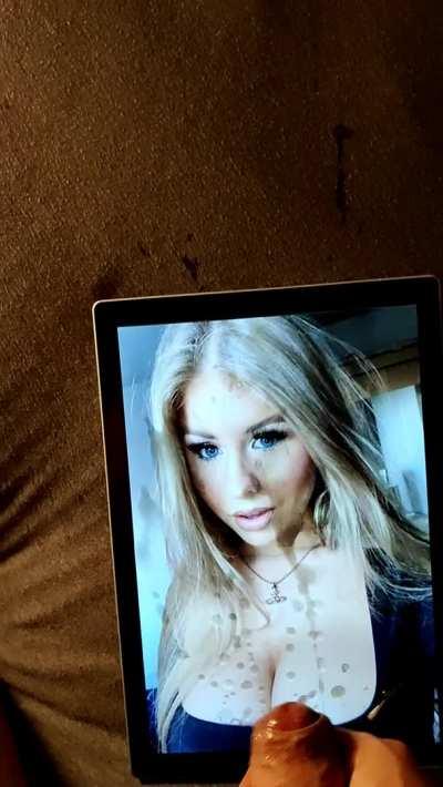 Groaning as i drain my balls over this slut