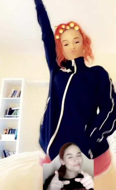 Bevor ihr fragt das sind alles Bilder und Videos von ihren insta fan pages. Hab die seit 1 Jahr von den insta Seiten gespeichert gehabt und hab jetzt ihr Reddit entdeckt also gönnt euch.