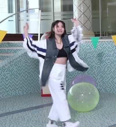 210217 - Dahyun with the moves