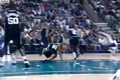[Highlight] Karl Malone With a Vicious Kick on Tim Duncan