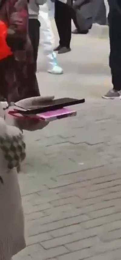 They carry assault rifle now ?