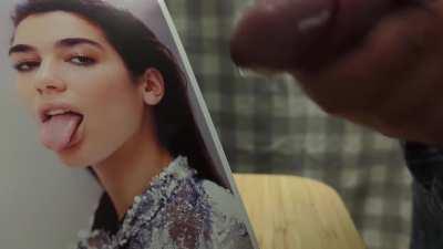 Dua Lipa cum tribute