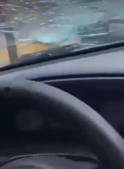 Catamarca: Mujer persiguió a su ex pareja acusándolo de no ver a su hija y le destrozó el vehículo