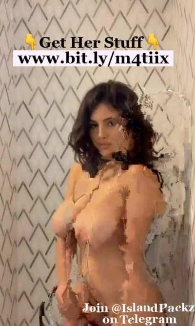 Those melons 🥵🥵🥵