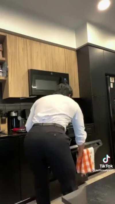 there are no men kissing in this cooking video