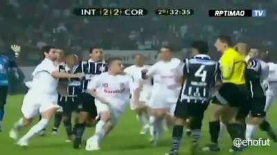 Corinthians e Internacional ao som de gangster paradise