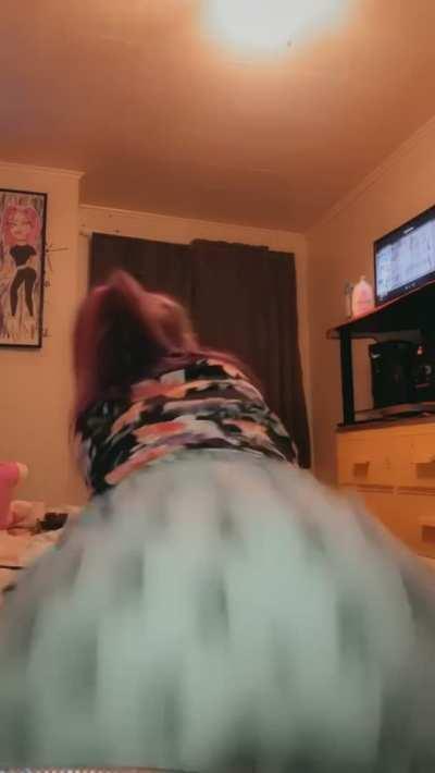 To the 6 who see this, pls enjoy while I shake my ass for you