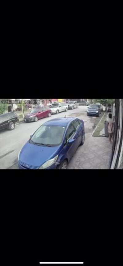 Not what you want on your Sunday morning. CDG in Matamoros taking 2 civilian vehicles.