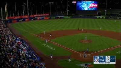 [Highlight] Vladdy ends his first slump of the season with an opposite field rocket for home run #27